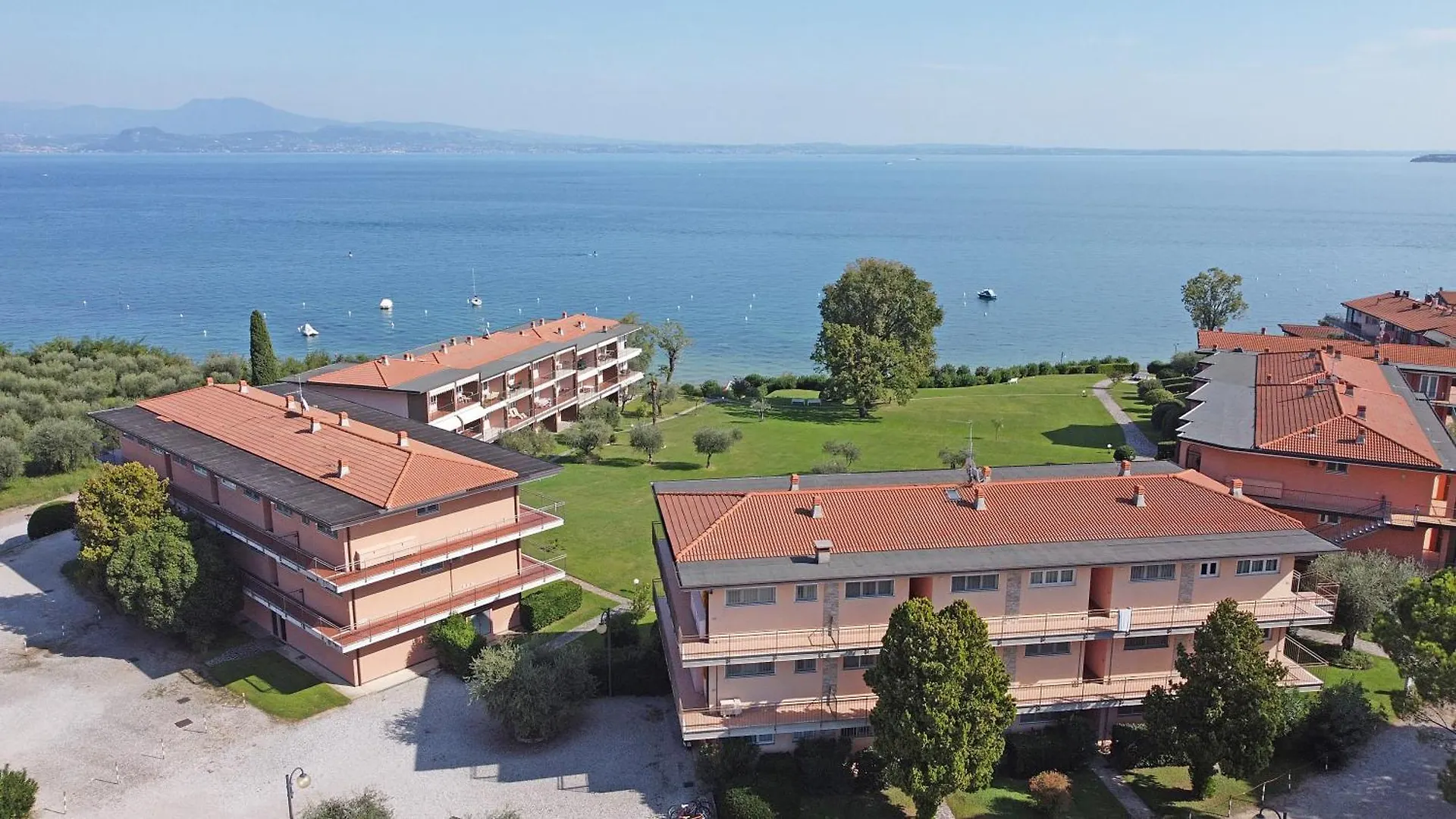 Apartment Specchio Sul Lago Manerba del Garda Italy