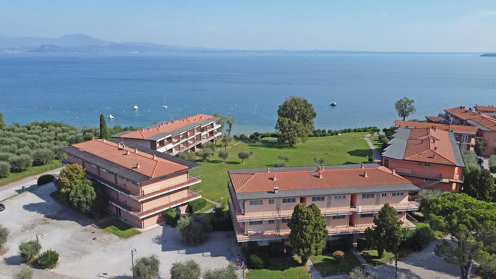 Apartment Specchio Sul Lago Manerba del Garda