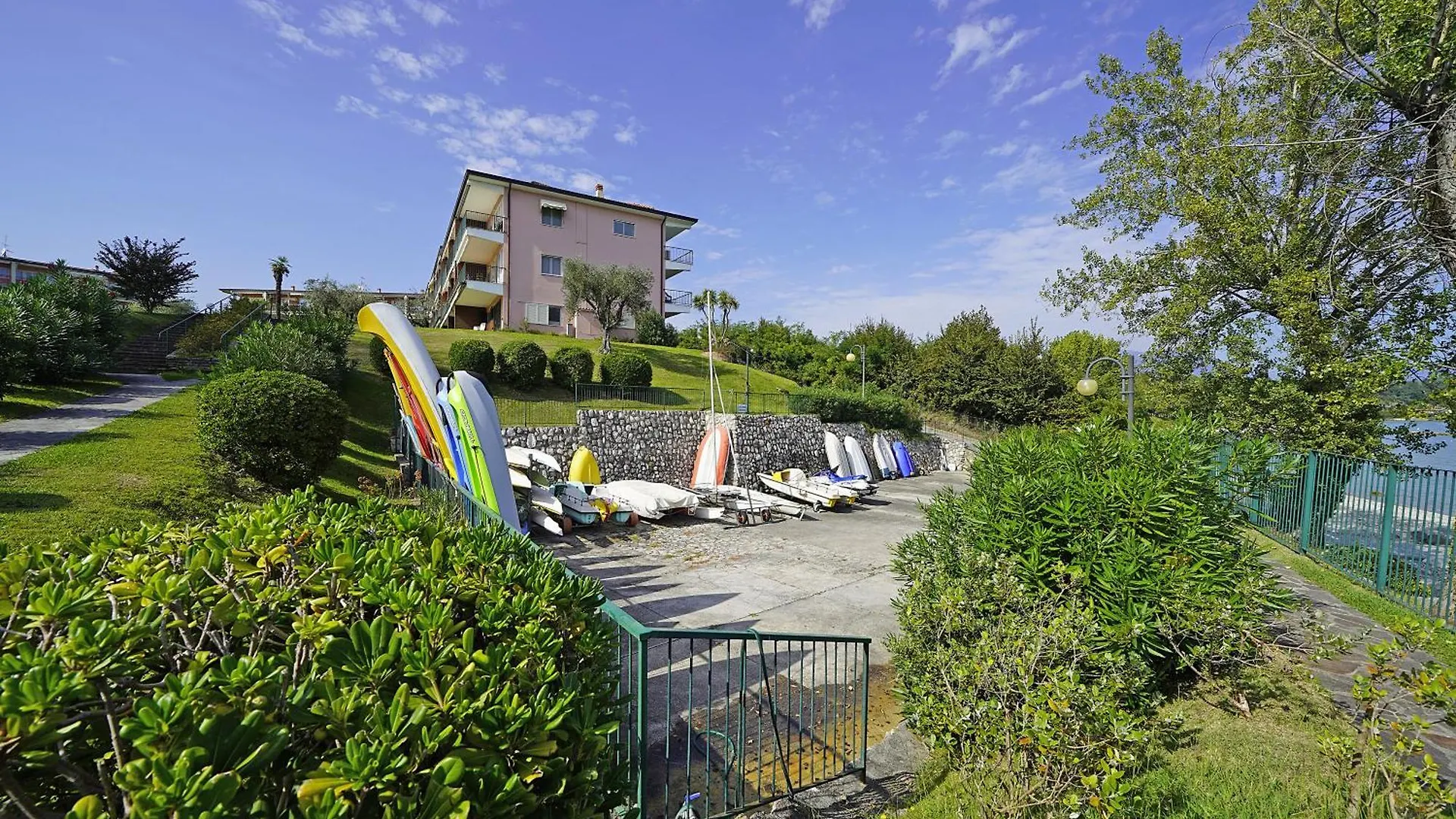 Specchio Sul Lago Manerba del Garda Apartment