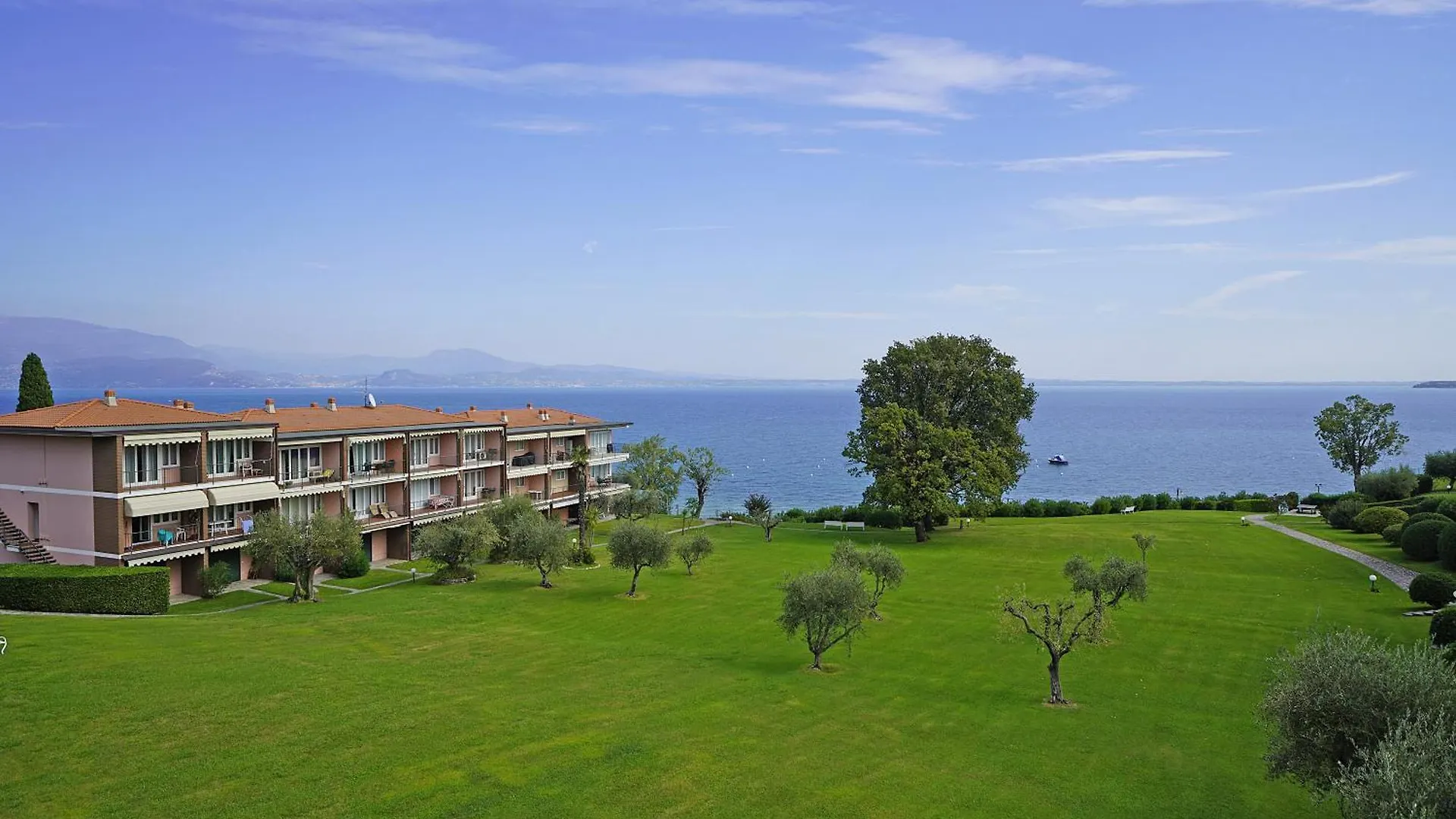 Specchio Sul Lago Manerba del Garda