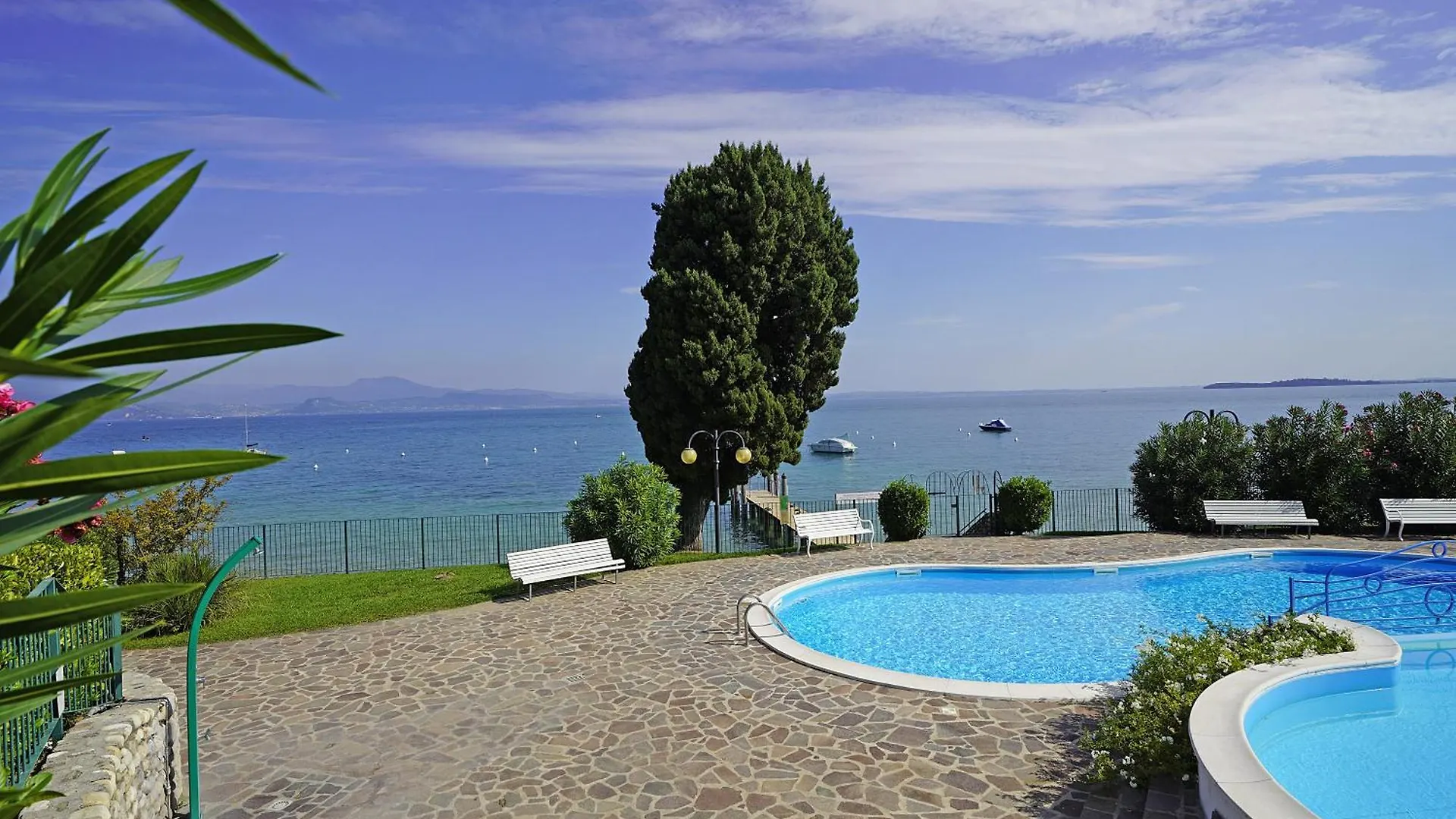 Apartment Specchio Sul Lago Manerba del Garda