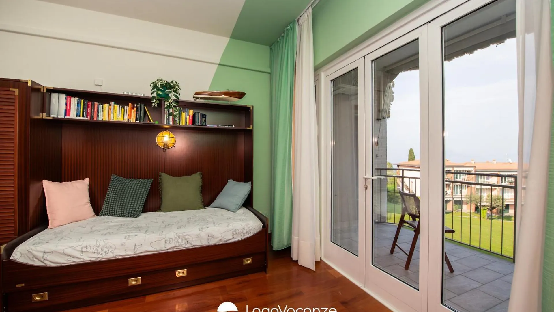 Apartment Specchio Sul Lago Manerba del Garda Italy