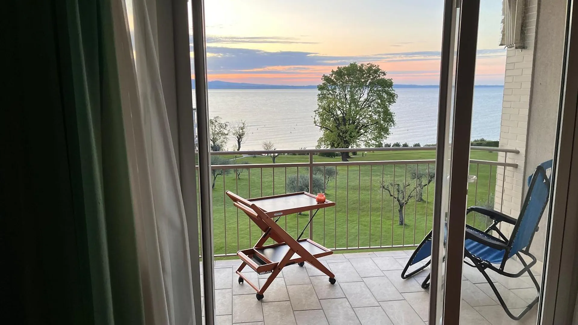 Apartment Specchio Sul Lago Manerba del Garda