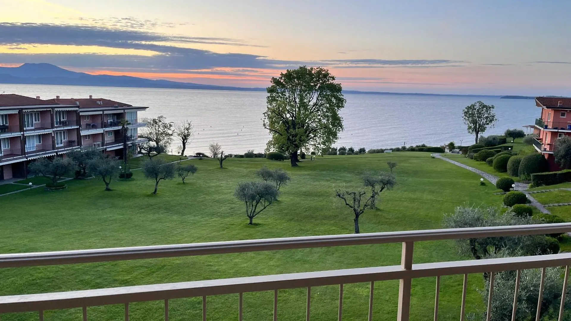 Apartment Specchio Sul Lago Manerba del Garda Italy